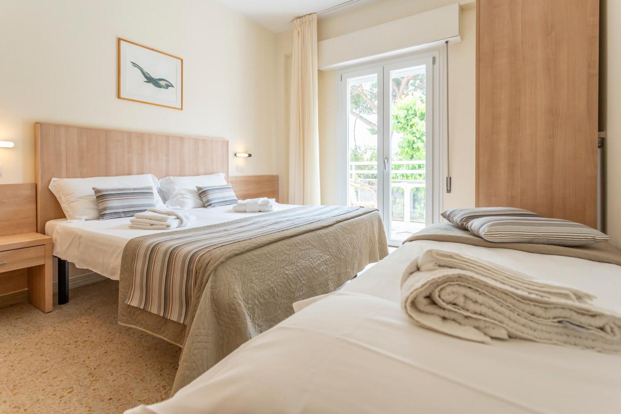 Hotel Cormoran Риччоне Экстерьер фото