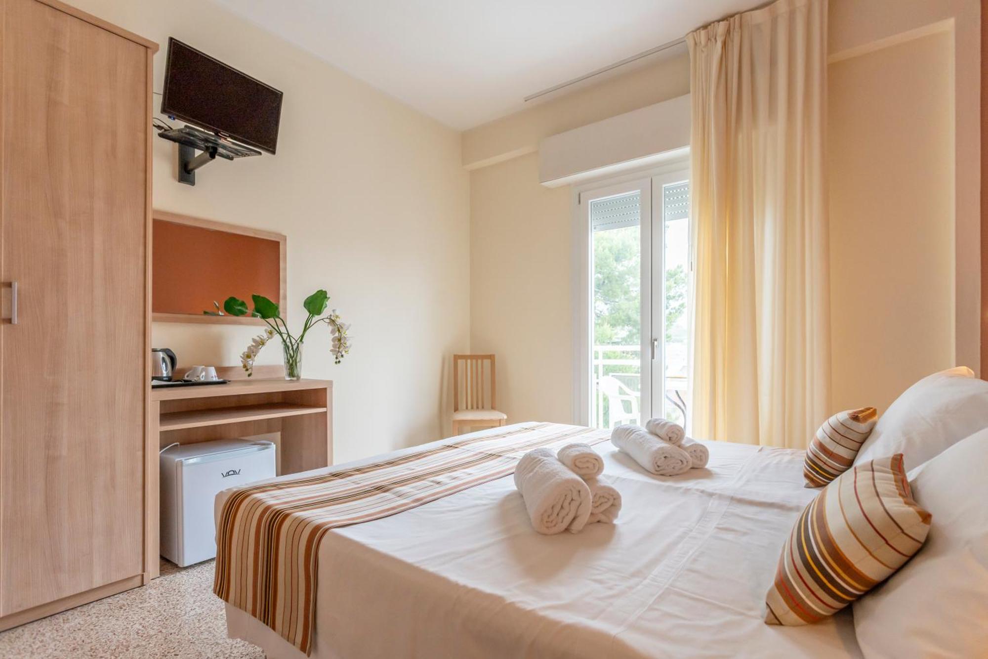 Hotel Cormoran Риччоне Экстерьер фото